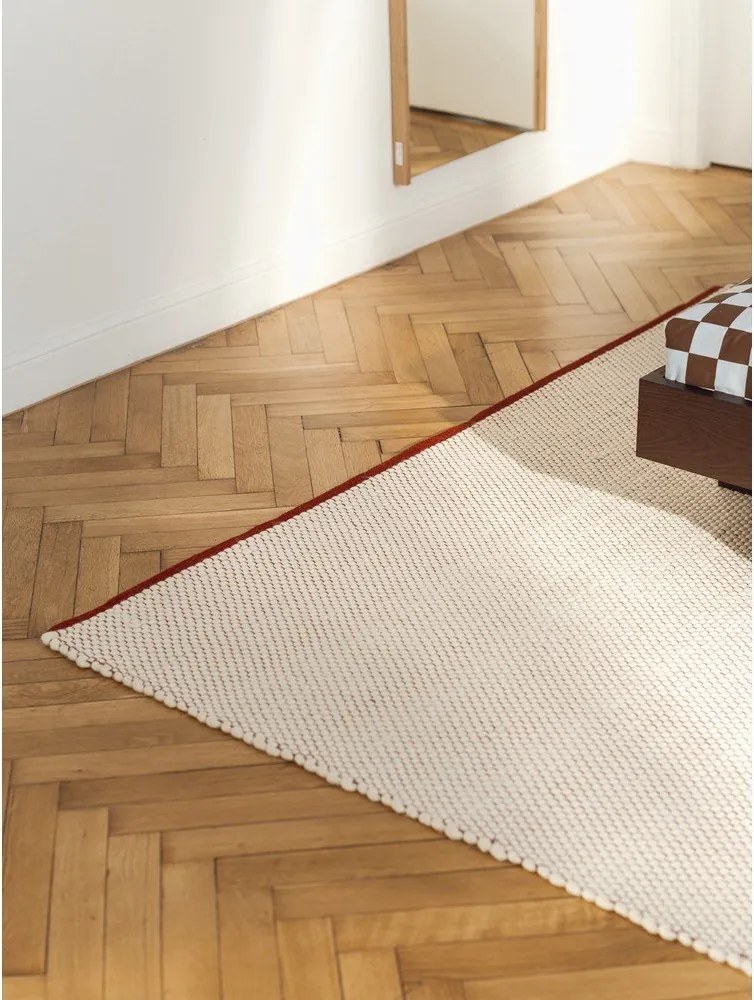Czerwony/beżowy wełniany dywan tkany ręcznie 140x200 cm Lenu – noo.ma