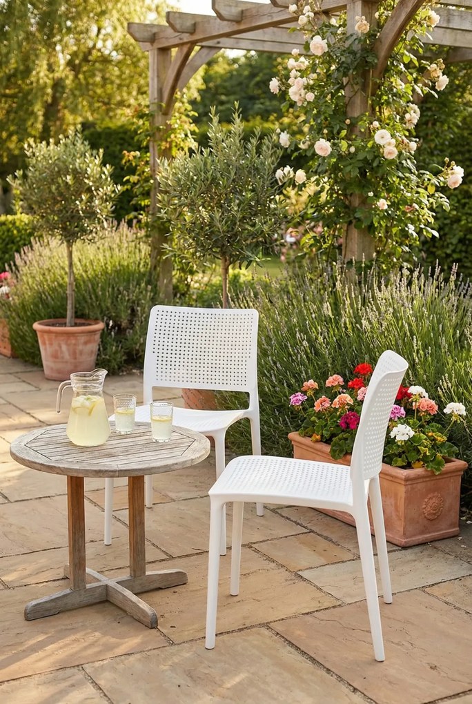 Białe minimalistyczne krzesło sztaplowane W0-E74