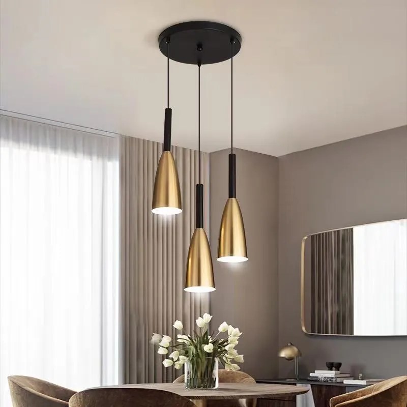 Lampa sufitowa metalowa z kloszem wiszącym AT27-3SZ-Złoto+Czarny