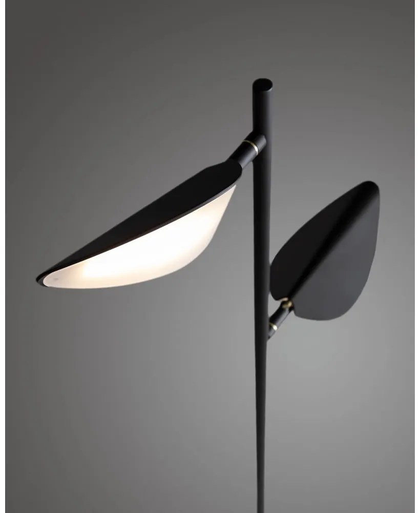 Czarna lampa stojąca LED (wysokość 150 cm) Veleira – Kave Home