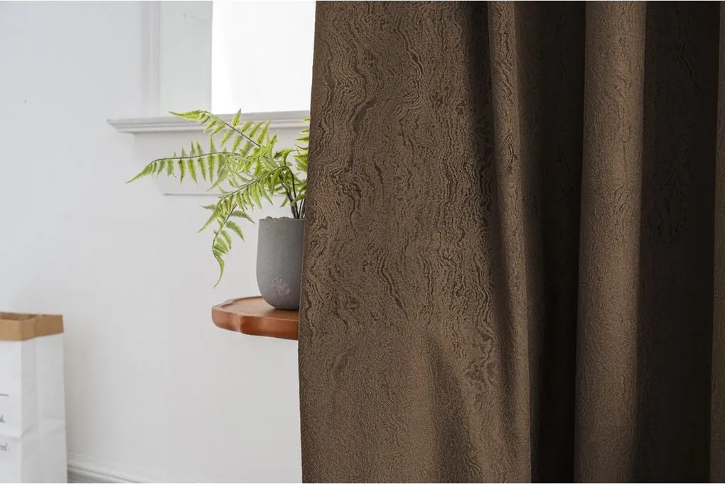 Zaciemniająca zasłona DUNES VELVET 140x250 cm, brązowa Zawieszanie: Metalowe pierścienie