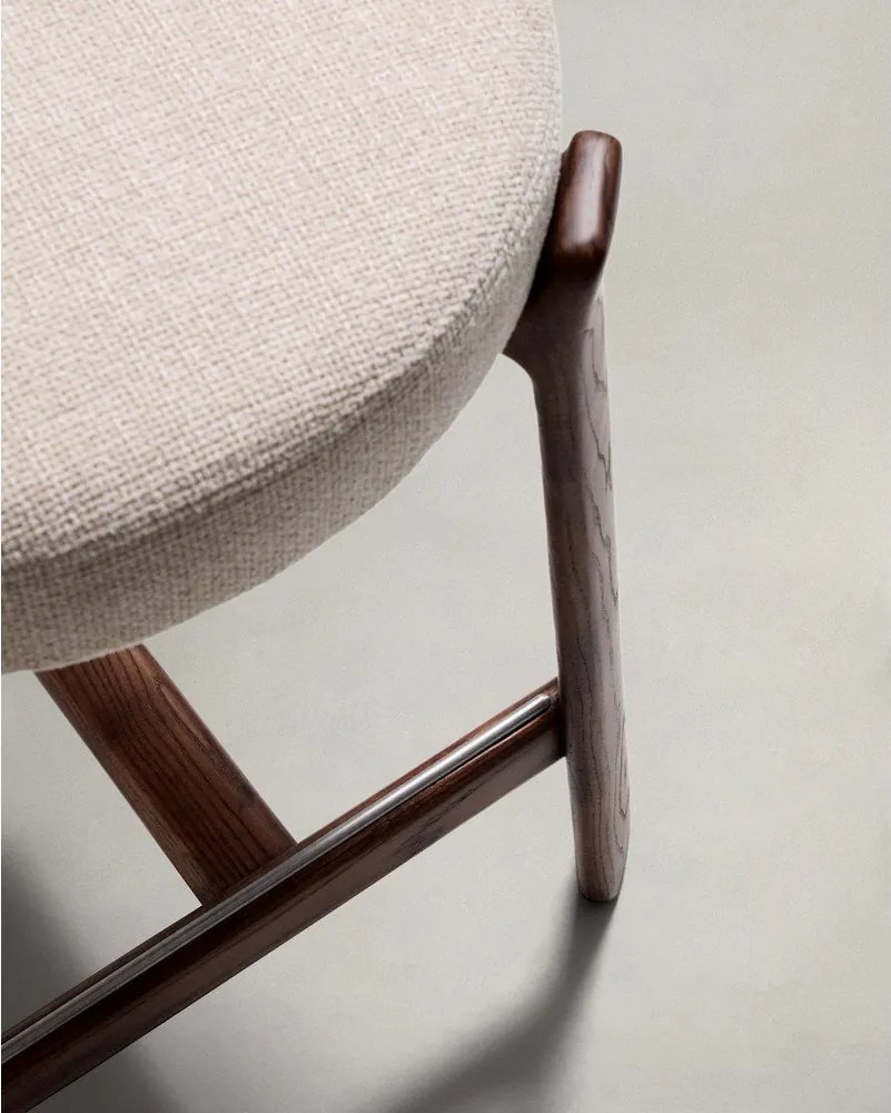 Hoker w kolorze beżowo-ciemnonaturalnym z litego drewna jesionowego (wysokość siedziska 65 cm) Granite – Kave Home