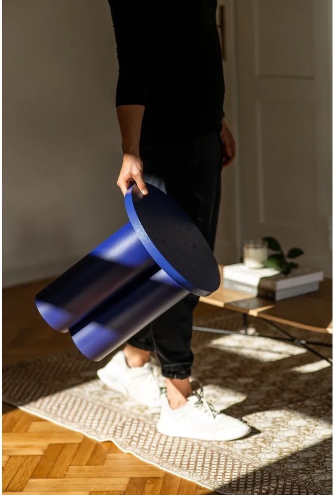 Niebieski stołek Oly – noo.ma