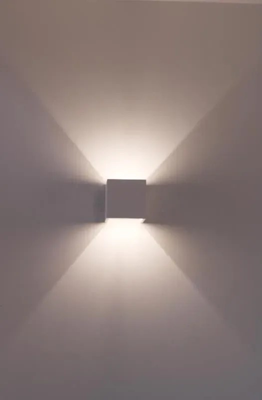 Minimalistyczny kinkiet E075 F7-G84