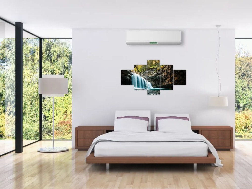 Obraz leśnego wodospadu (125x70 cm)