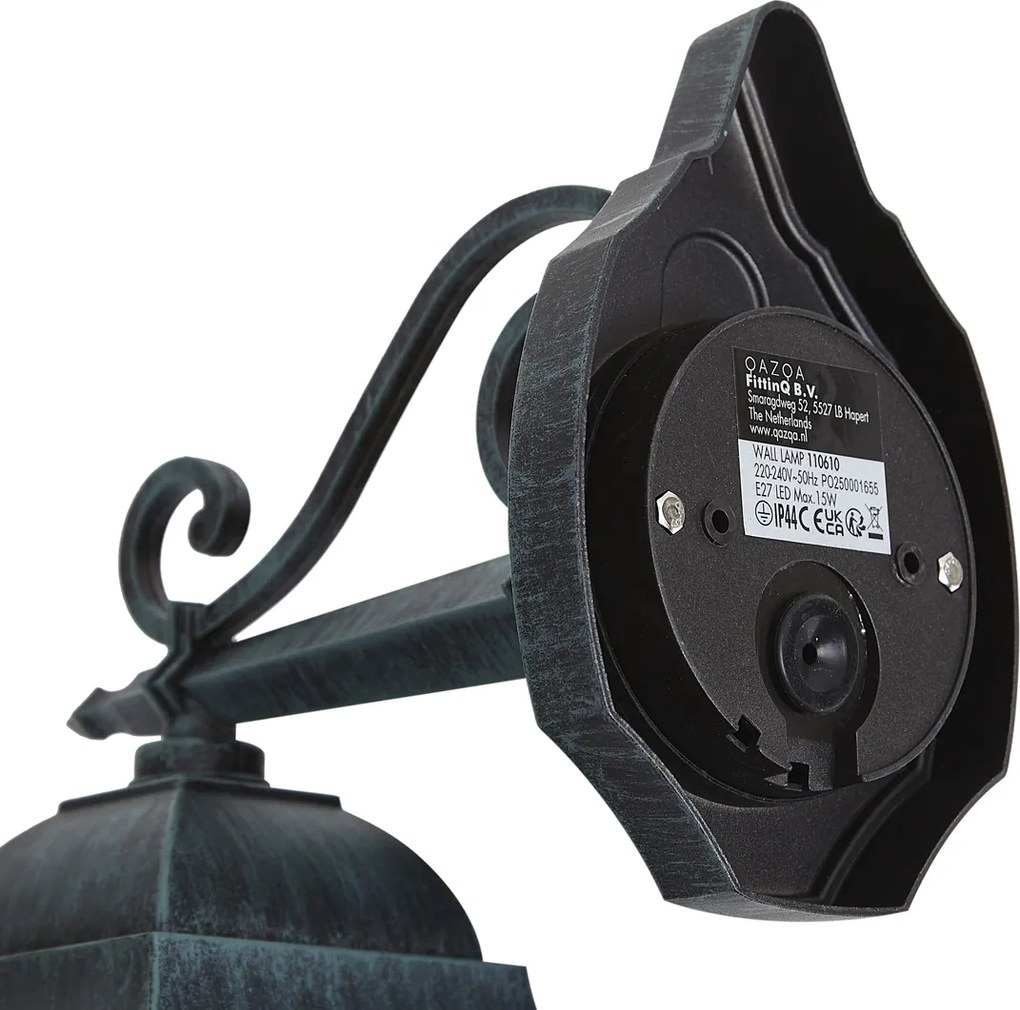 Zewnętrzny kinkiet w stylu vintage czarny z antyczną zielenią IP44 - Antigua Down