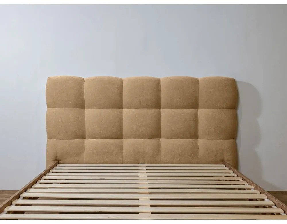 Beżowe tapicerowane łóżko dwuosobowe ze stelażem 140x190 cm Kumo – Bobochic Paris