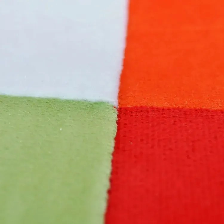 Klubowy fotel patchwork z chromowaną podstawą - Daisy