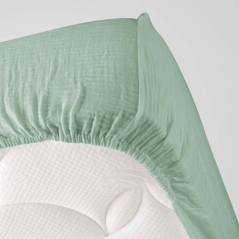 Jasnozielone prześcieradło muślinowe z gumką 140x190 cm Angelia – douceur d'intérieur