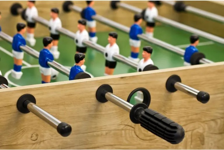 Piłkarzyki stół piłkarski BELFAST 121 x 101 x 79 cm jasne drewo