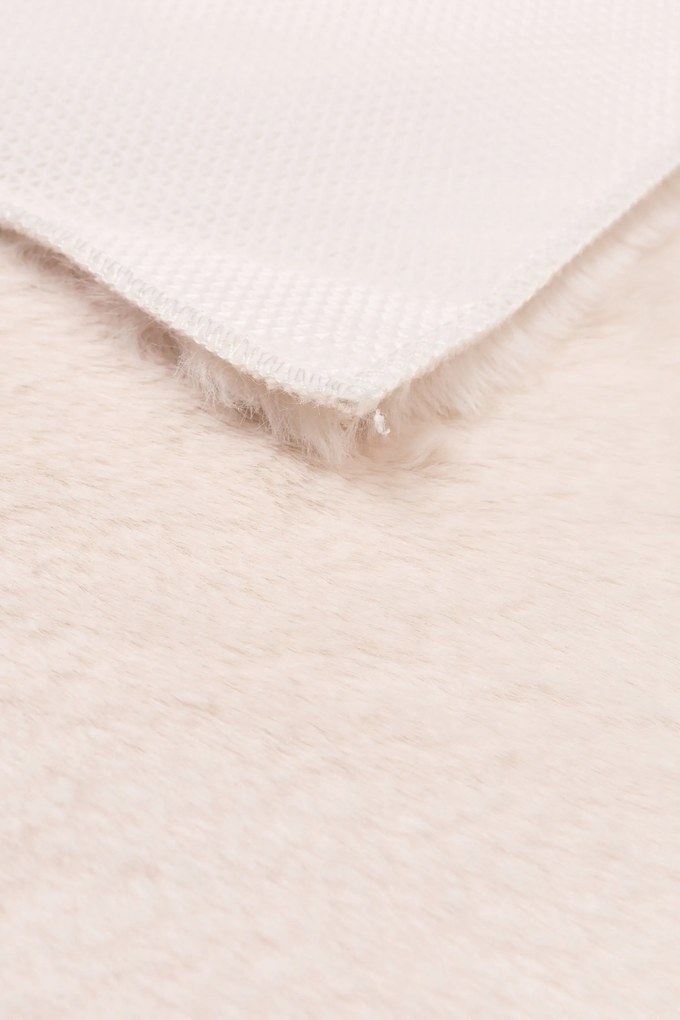 Dywan Futrzany Biały 60x90 cm Włochaty Miękki Dekoracyjny Antypoślizgowy