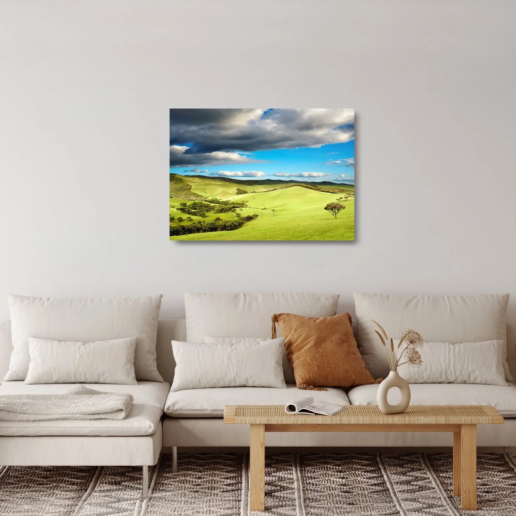 Obraz na szkle - Zielony krajobraz ze wzgórzami (70x50 cm)