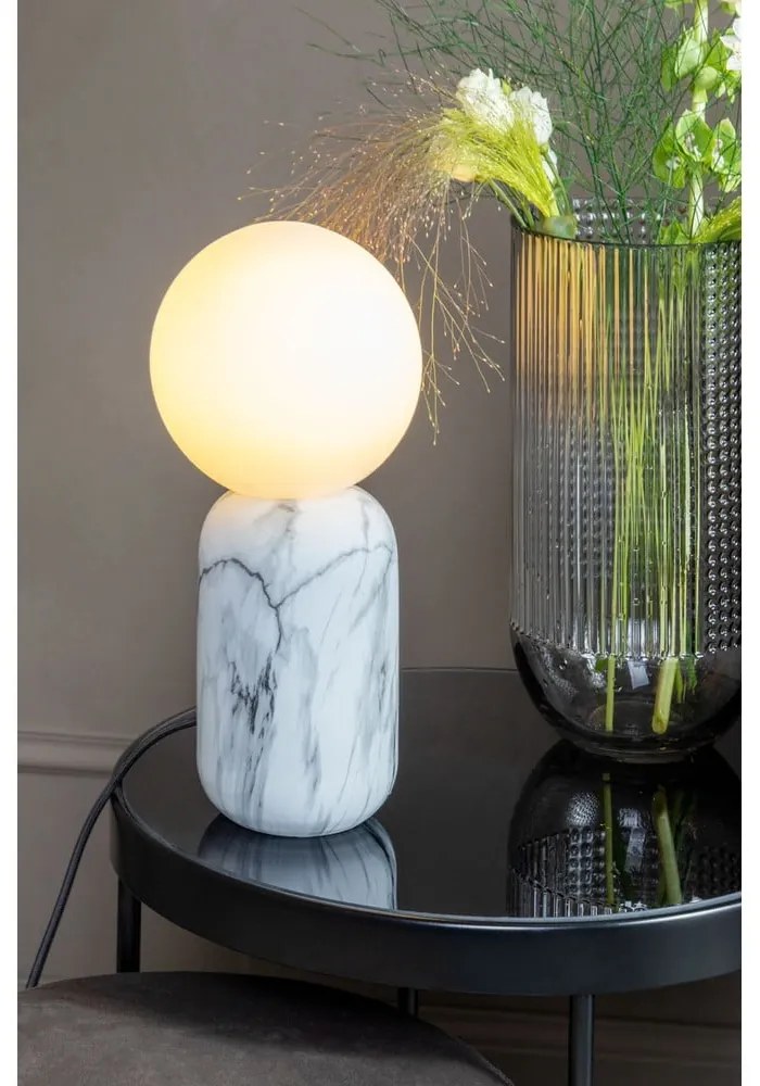 Biała lampa stołowa w dekorze marmuru Leitmotiv Gala, wys. 32 cm
