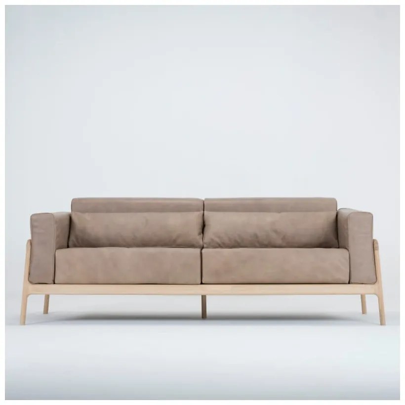 Jasnobrązowa sofa z bawolej skóry z konstrukcją z litego drewna dębowego Gazzda Fawn, 210 cm