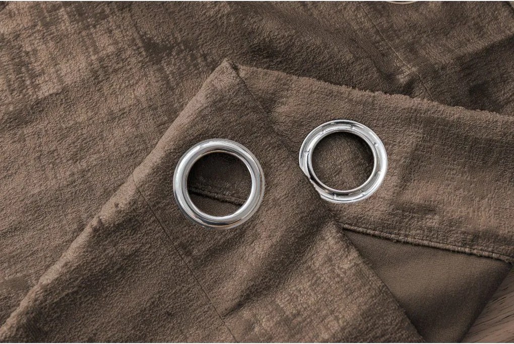 Zaciemniająca zasłona LOOM VELVET 140x250 cm, brązowa Zawieszanie: Metalowe pierścienie