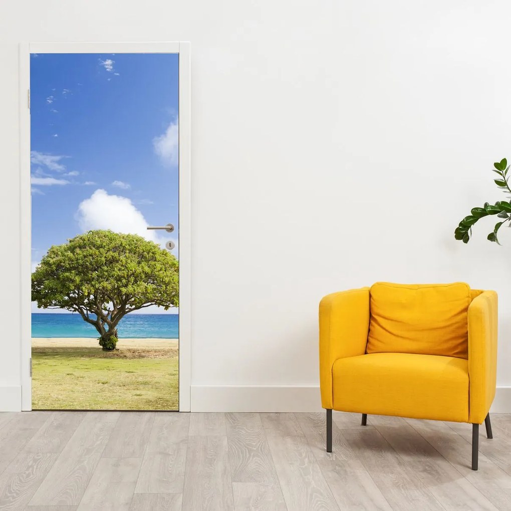 Fototapeta na drzwi - Plaża z drzewem (95x205cm)