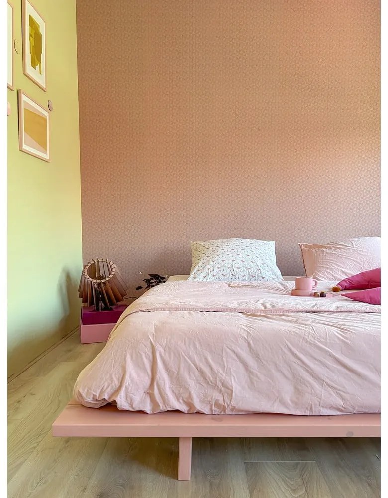 Jasnoróżowe łóżko dwuosobowe z litego drewna sosnowego ze stelażem 180x200 cm Japan – Karup Design