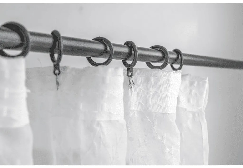 Biała zasłona VINTORA ze wzorem liści 140x250 cm Zawieszanie: Metalowe pierścienie