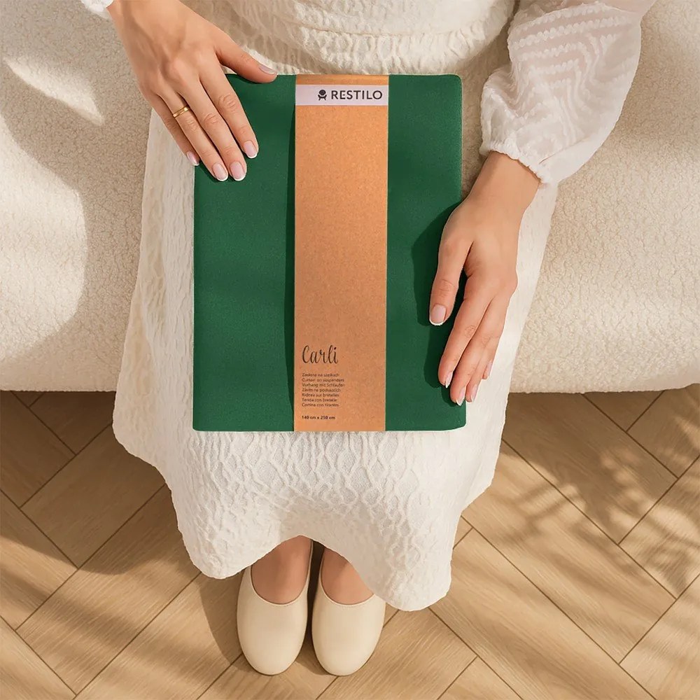 Ciemnozielona zasłona częściowo zaciemniająca (dimout) 140x250 cm Carli – Restilo