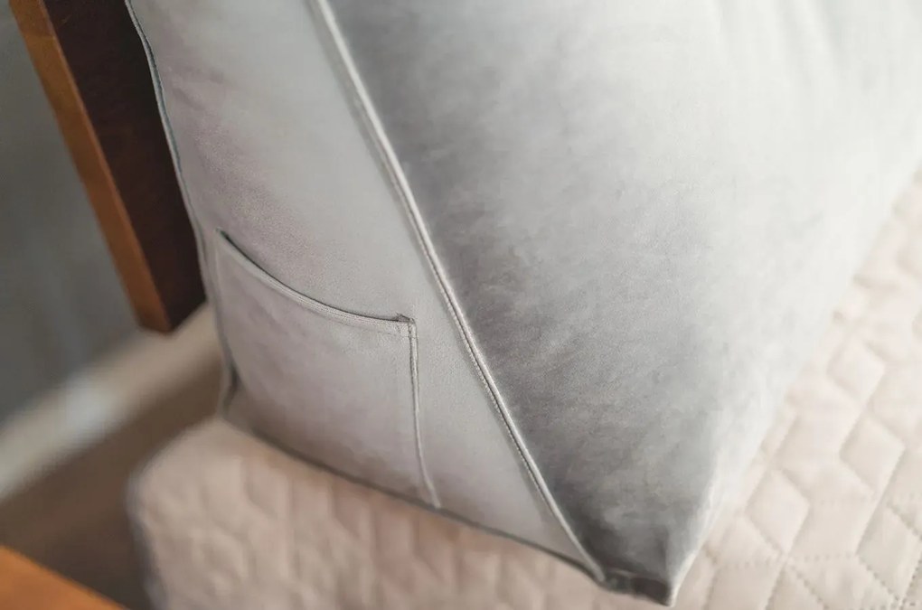 Poduszka na zagłówek PILLOW CHIC VELVET 180 szara SKANDICA