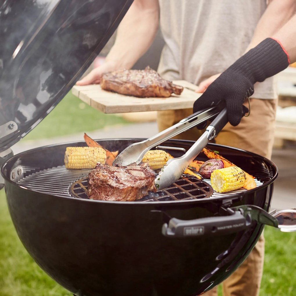 Grill węglowy z rusztem Master Touch GBS Premium 57 cm WEBER 17401004