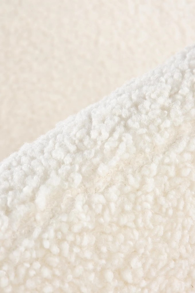 Fotel Grifon tapicerowany tkaniną typu baranek na złotych nóżkach