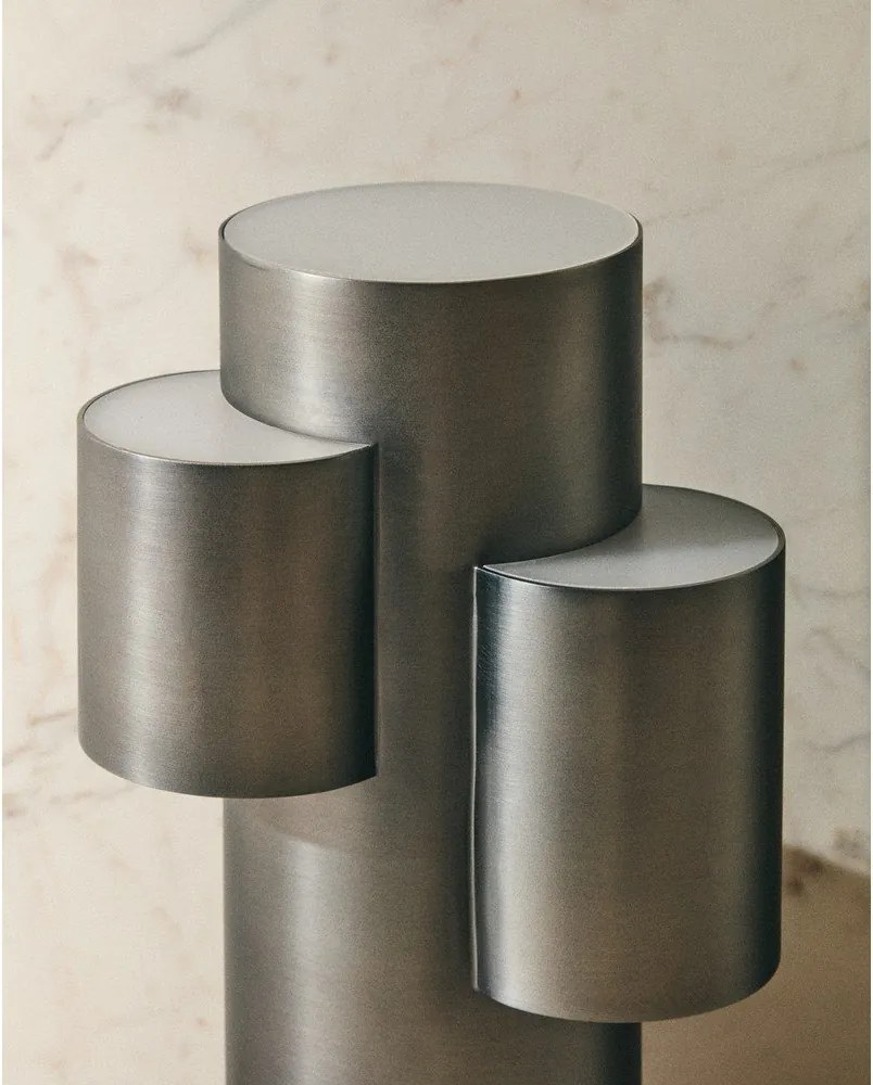 Czarna metalowa lampa stołowa LED ze ściemniaczem (wysokość 26,5 cm) Adrina – Kave Home