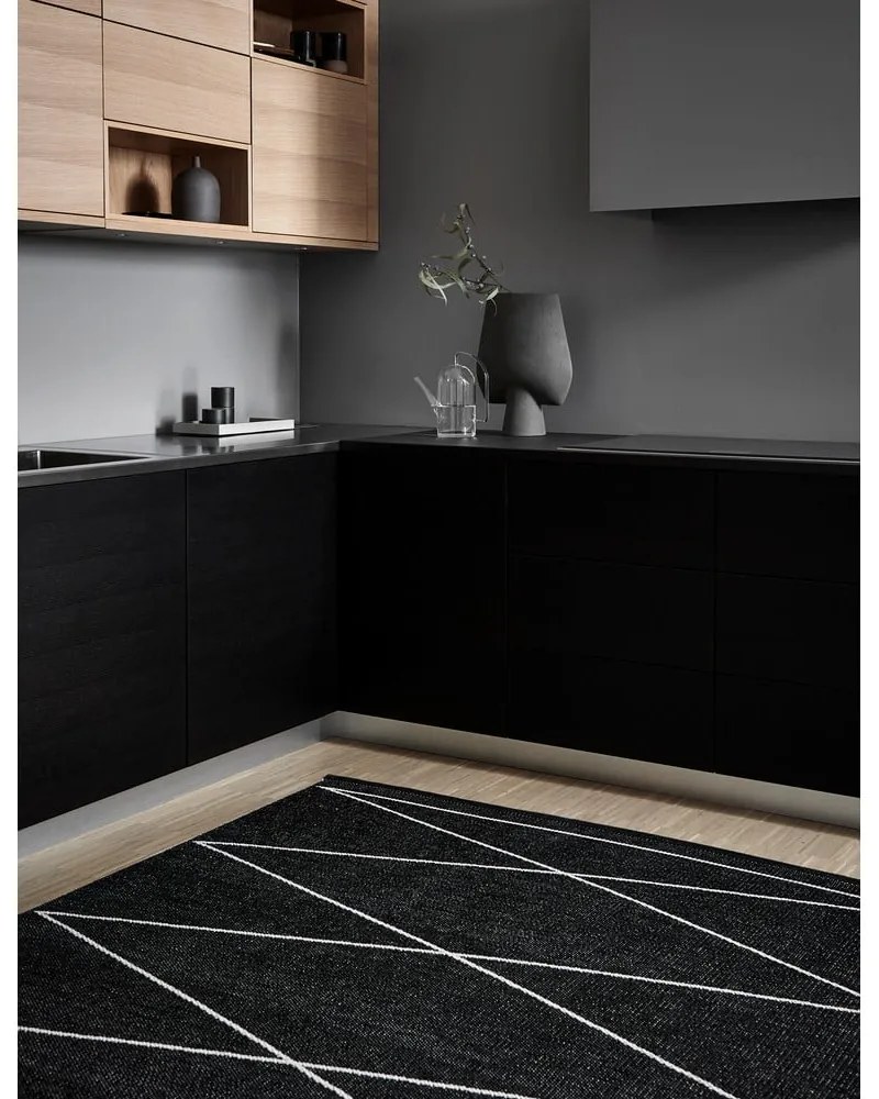 Czarny dywan odpowiedni na zewnątrz 70x100 cm Max Black – Pappelina