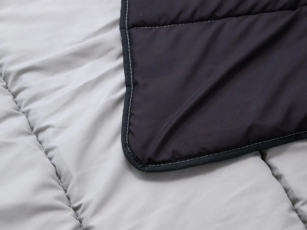 Całoroczna pikowana kołdra 140x200 cm z włókna pustego, czarna