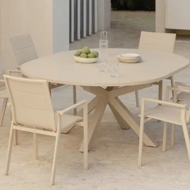 Zestaw 145-200x145 Cm Okrągły Stół Rozkładany Barces I 6 Krzeseł Ogrodowych Karena Aluminiowych Składanych Z Podłokietnikami Kremowa Tapioca - Sklum