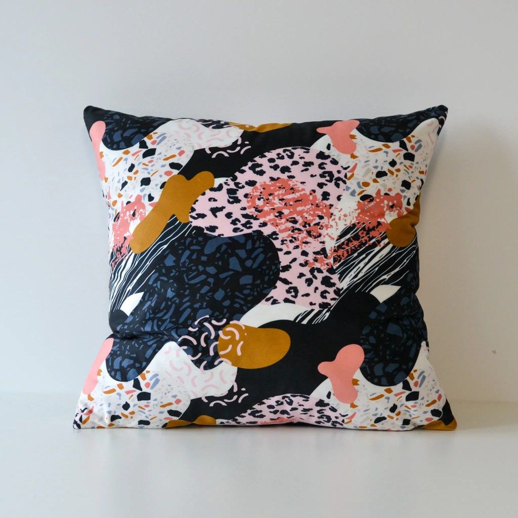 Poszewka dekoracyjna z delikatnej tkaniny w zwierzęcy wzór Cents 01