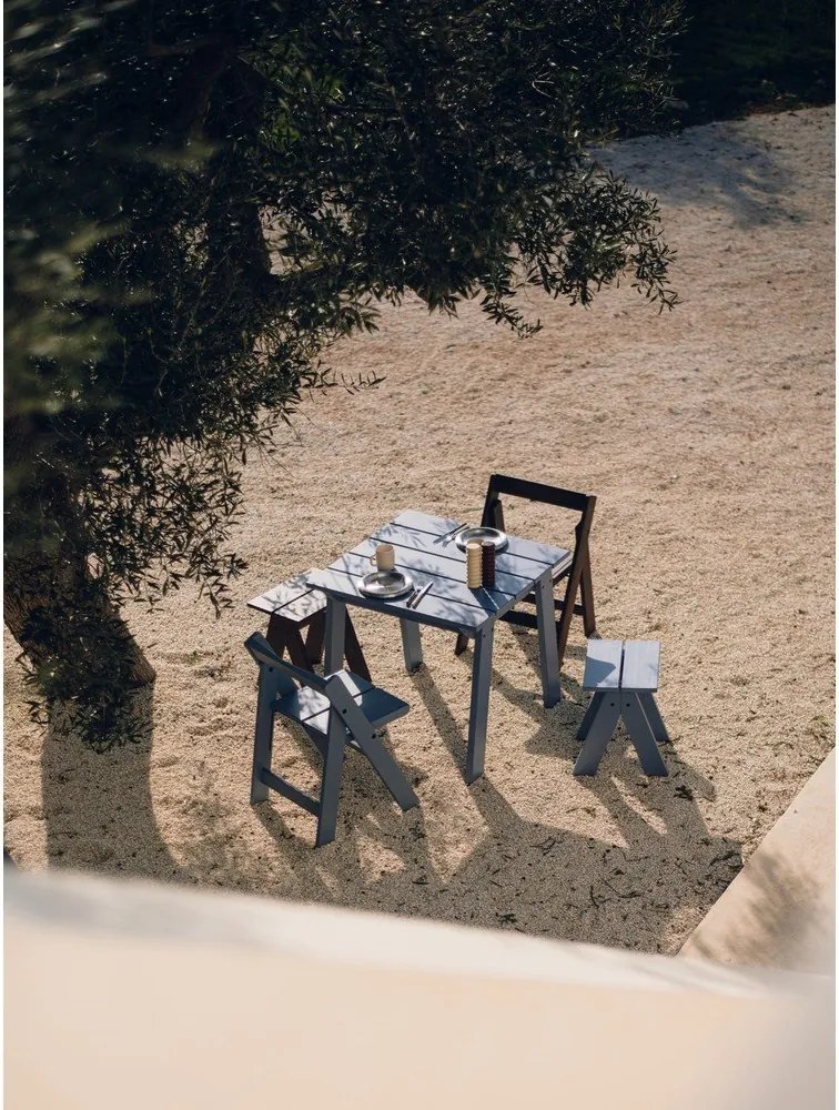 Niebieskie drewniane krzesło ogrodowe Navo – noo.ma