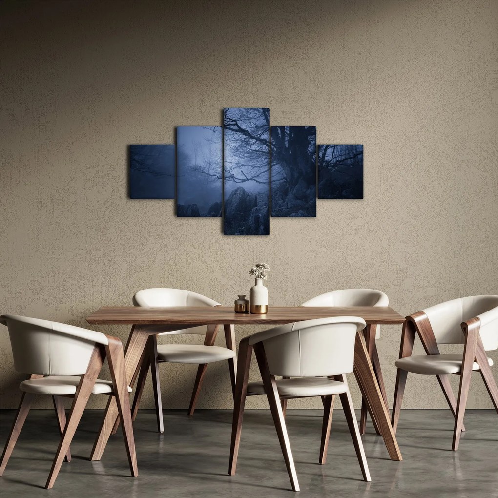 Obraz ciemnego lasu (125x70 cm)