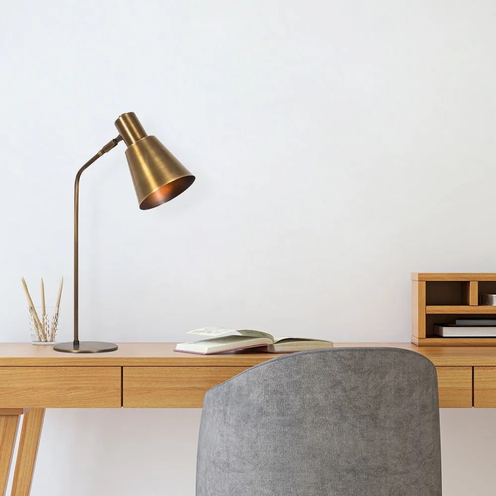 Lampa stołowa w kolorze złota z metalowym kloszem (wysokość 50 cm) Kem – Opviq lights