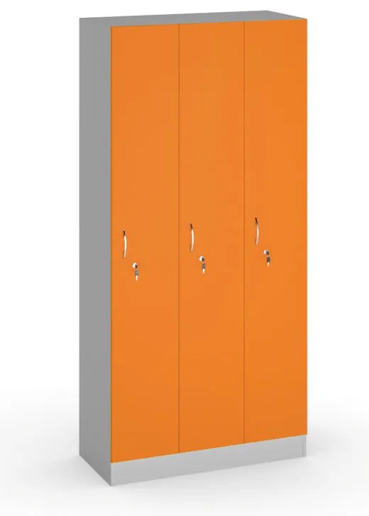 Drewniana szafka ubraniowa S5, 3-drzwiowa, 1900 x 900 x 420 mm, zamek cylindryczny, szary/pomarańczowy