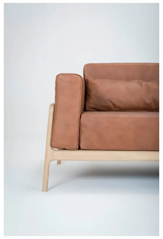 Karmelowa sofa z bawolej skóry z konstrukcją z litego drewna dębowego Gazzda Fawn, 240 cm