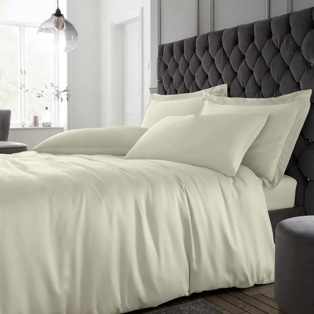 Beżowa satynowa pościel dwuosobowa 230x220 cm Silky Soft – Catherine Lansfield