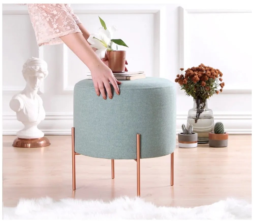 Jasnoniebieski puf Copper – Artie