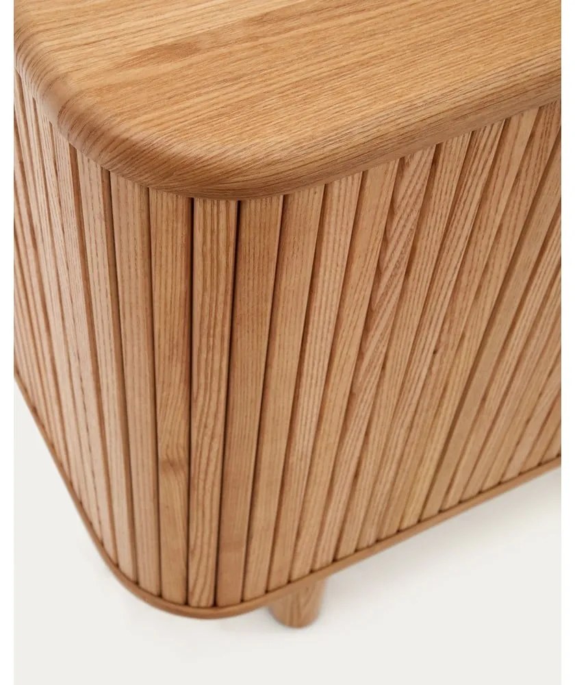 Komoda w dekorze jesionu z drzwiami przesuwnymi w naturalnym kolorze 180x75,5x40 cm Mailen – Kave Home