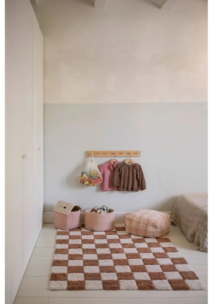 Jasnoróżowy puf dziecięcy Vichy Rose – Lorena Canals