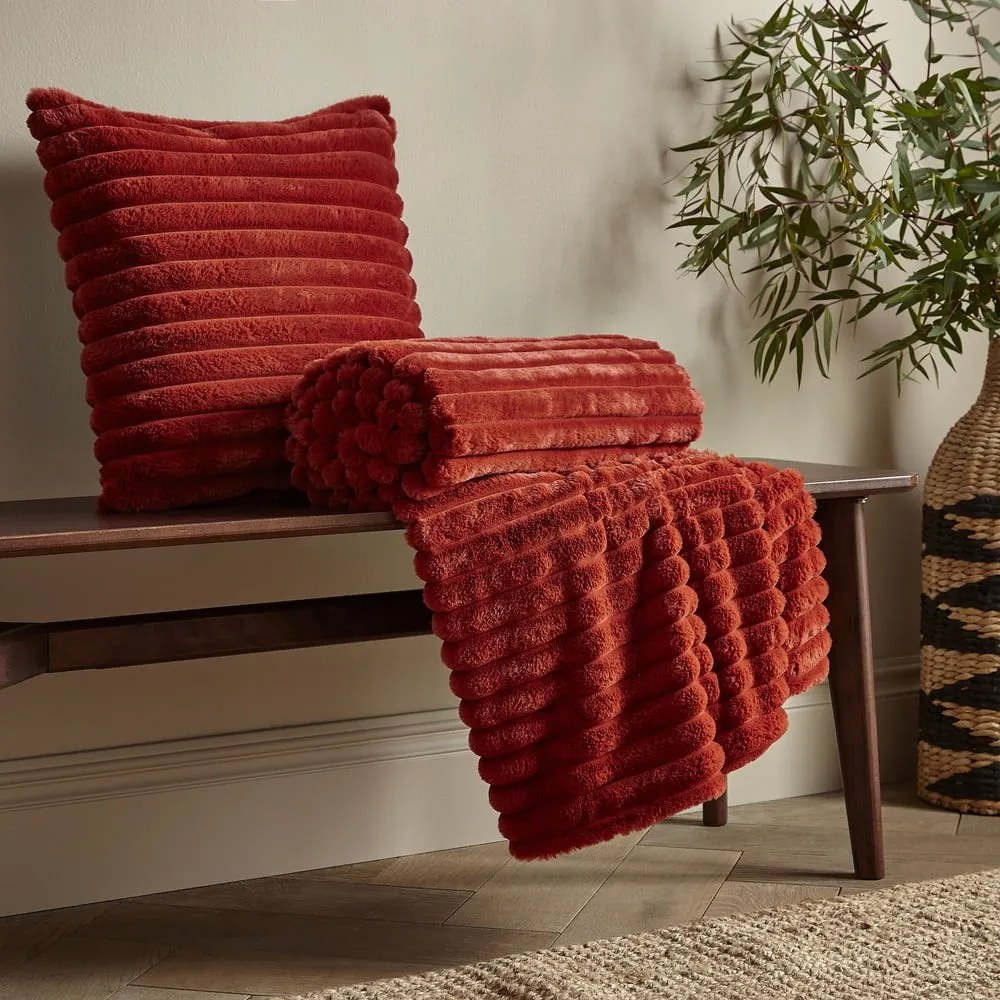 Koc z mikropluszu 130x170 cm Cosy Ribbed – Catherine Lansfield