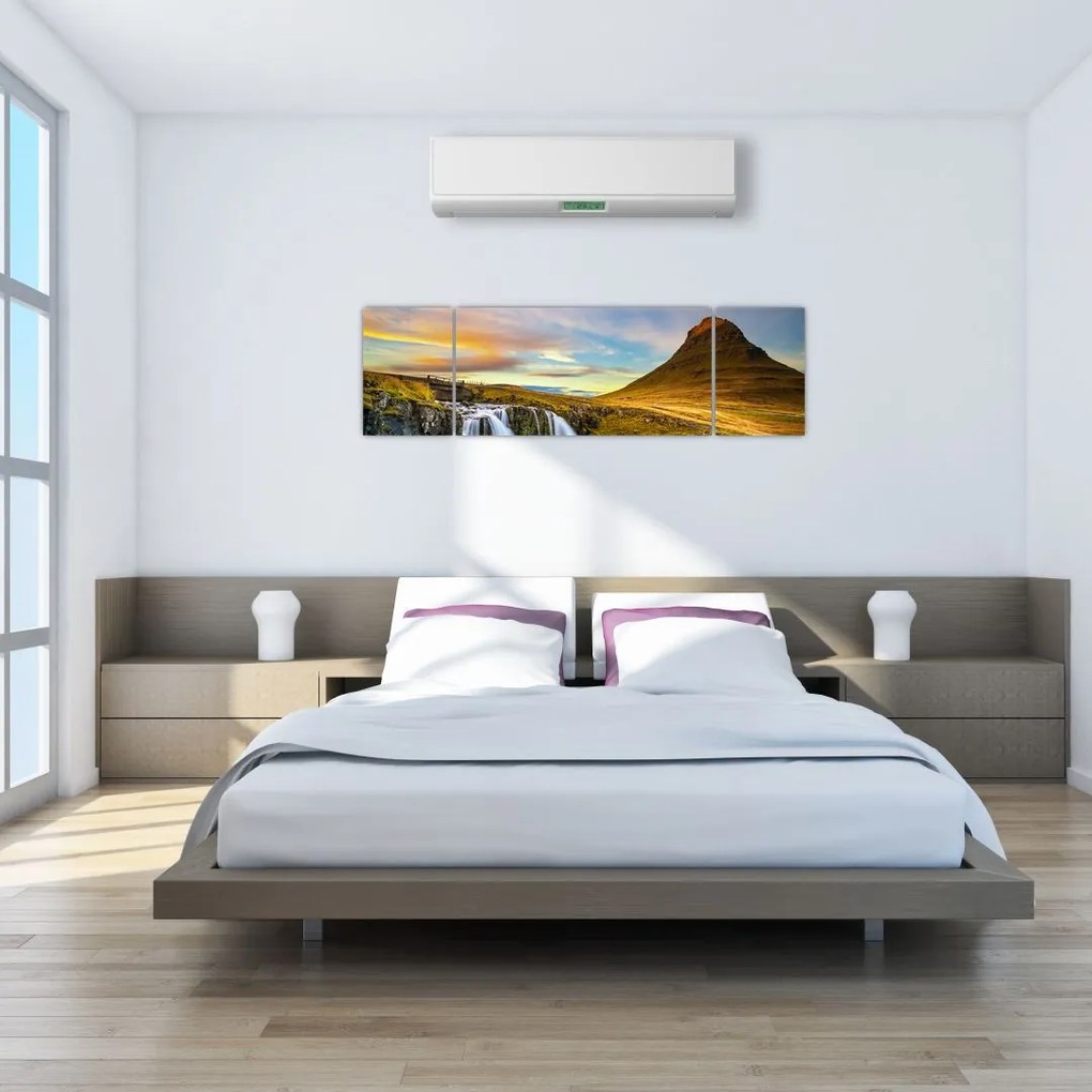 Zdjęcie góry i wodospadów na Islandii (170x50 cm)