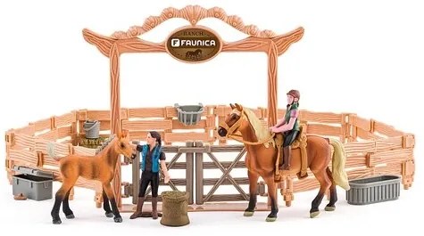 Faunica Ujeżdżalnia z końmi