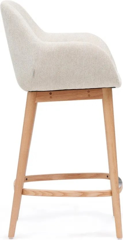 Beżowy tapicerowany hoker z podłokietnikami (wysokość siedziska 66 cm) Konna – Kave Home