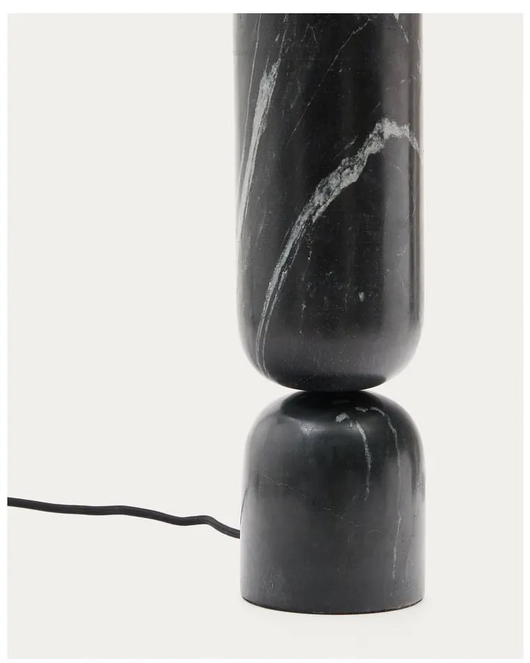 Czarna marmurowa lampa stołowa z tekstylnym kloszem (wysokość 57 cm) Vex – Kave Home