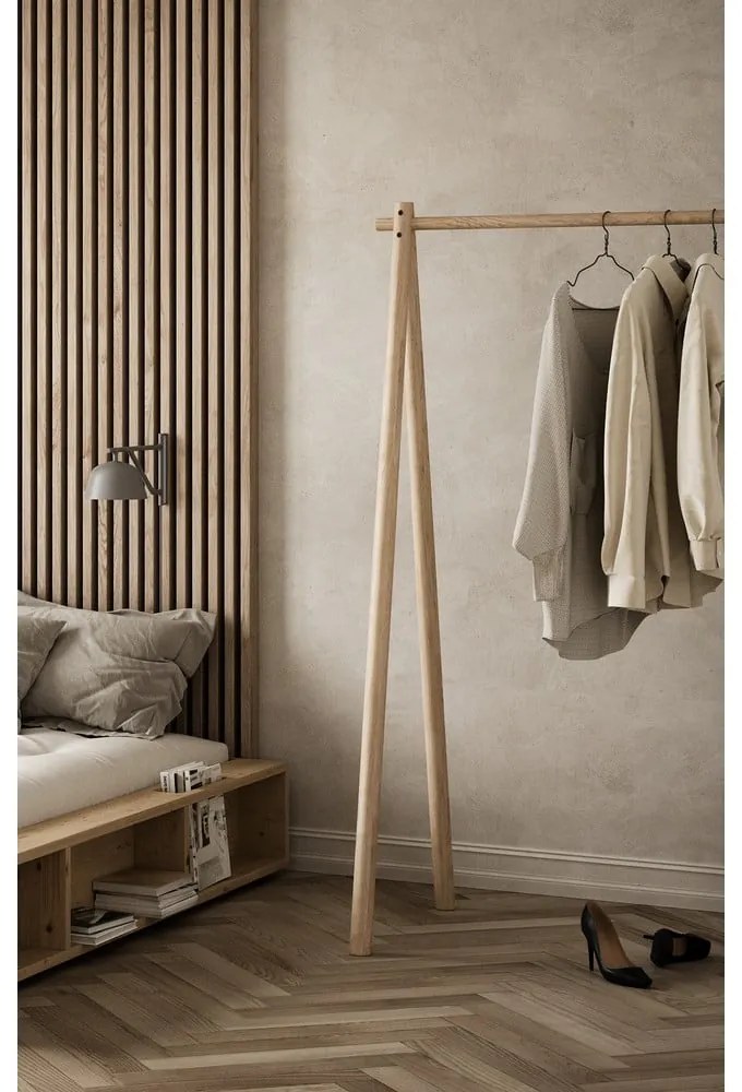 Naturalny stojak na ubrania z drewna sosnowego Hongi – Karup Design