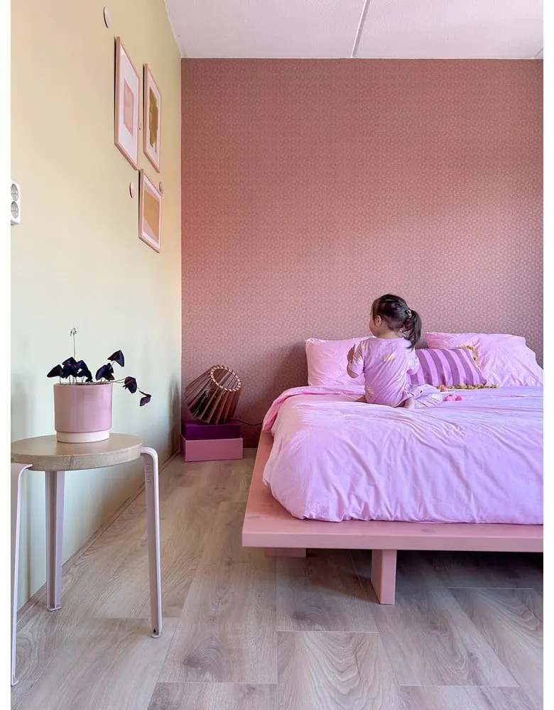 Jasnoróżowe łóżko dwuosobowe z litego drewna sosnowego ze stelażem 180x200 cm Japan – Karup Design