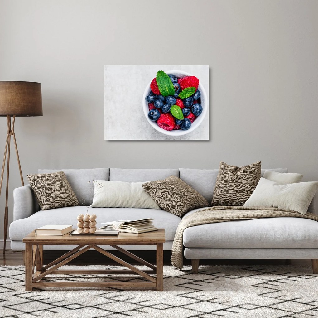 Obraz na szkle- miska z leśnymi owocami (70x50 cm)