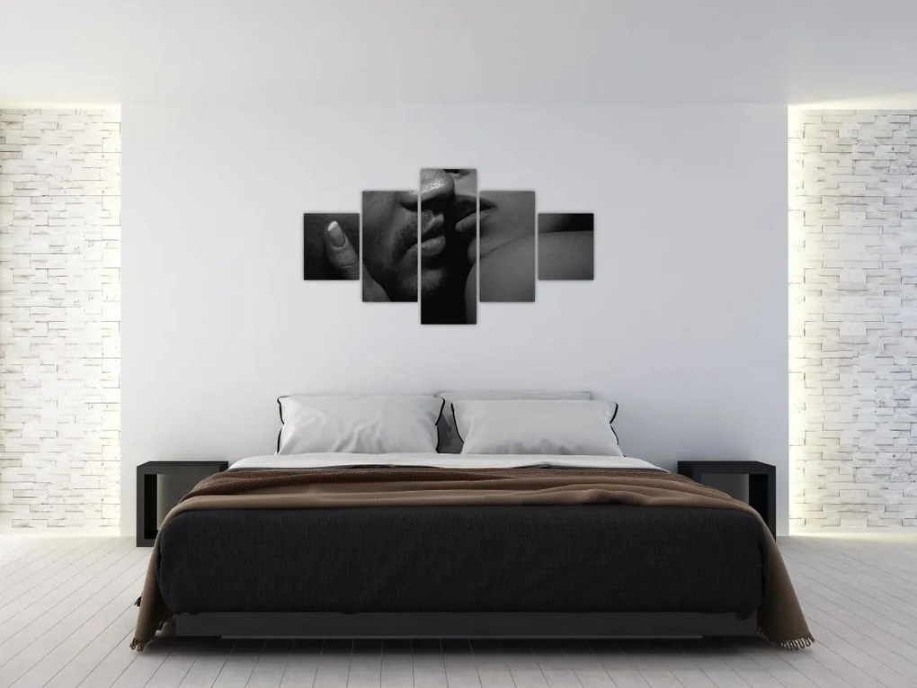 Obraz - Pocałunek, czarno - białe zdjęcie (125x70 cm)
