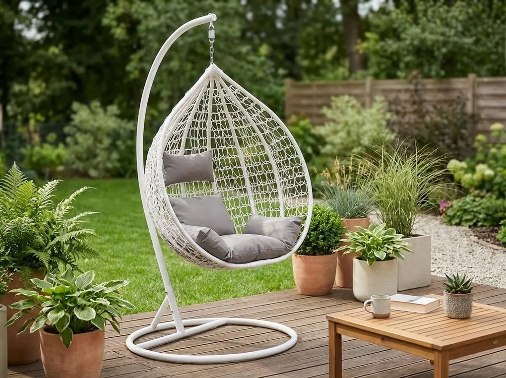 Białe wiszące krzesło KOKON ze stojakiem, jasna poduszka